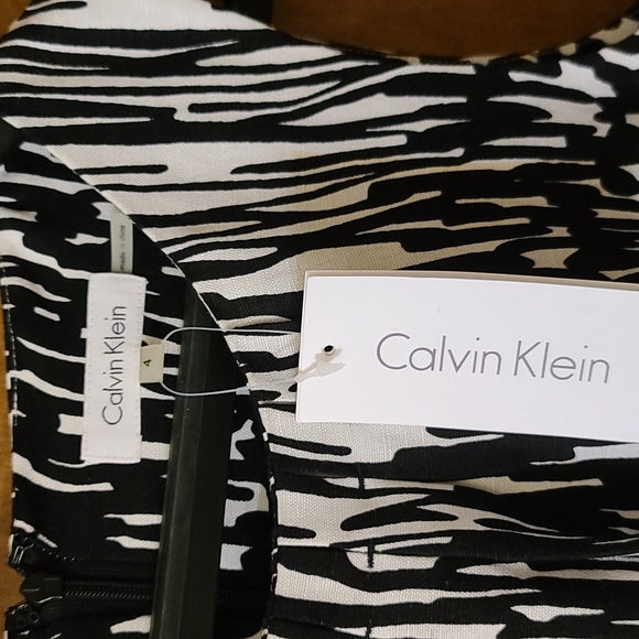 NWT Calvin Klein Black and White Printed Sheath Dress, Size 4 - Picture 5 of 8